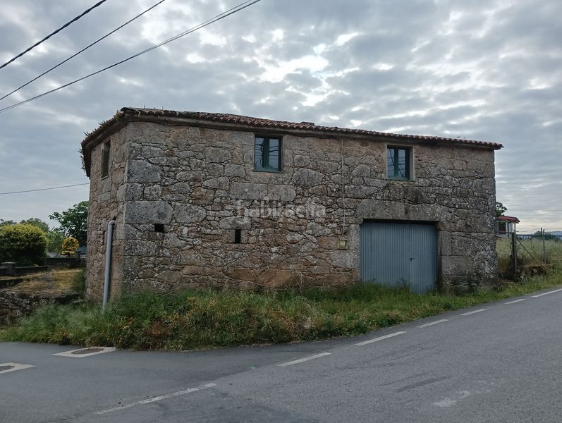 Foto 9ad89237-1059-4876-9074-c3c36efb7804. Casa amb aparcament a Coirós
