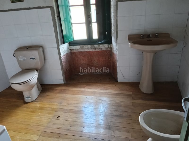 Foto b3349a14-4ac4-4a7b-8101-20ddf69636ca. Casa amb aparcament a Coirós