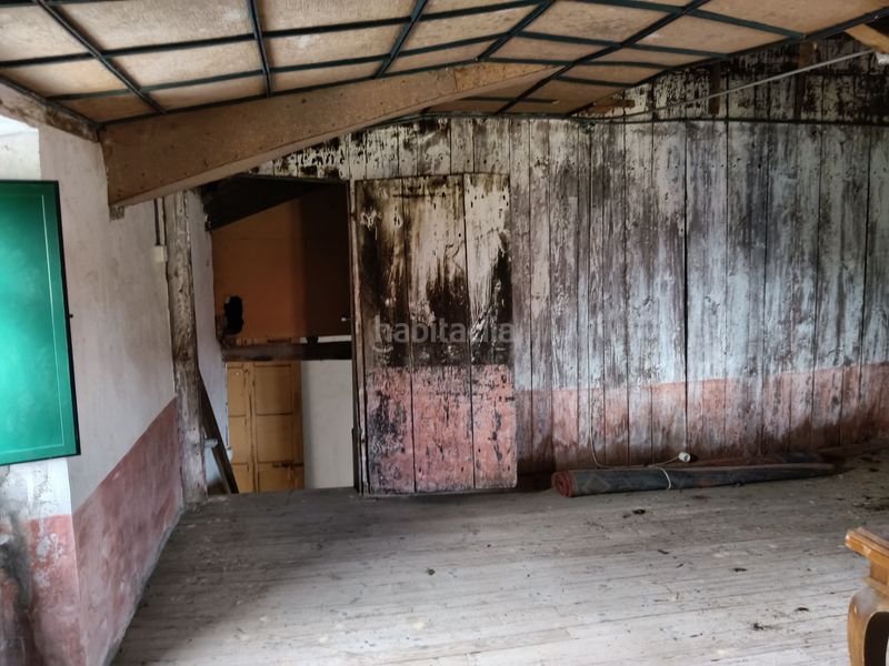 Foto b47074da-d812-4445-8128-691424b2360d. Casa amb aparcament a Coirós