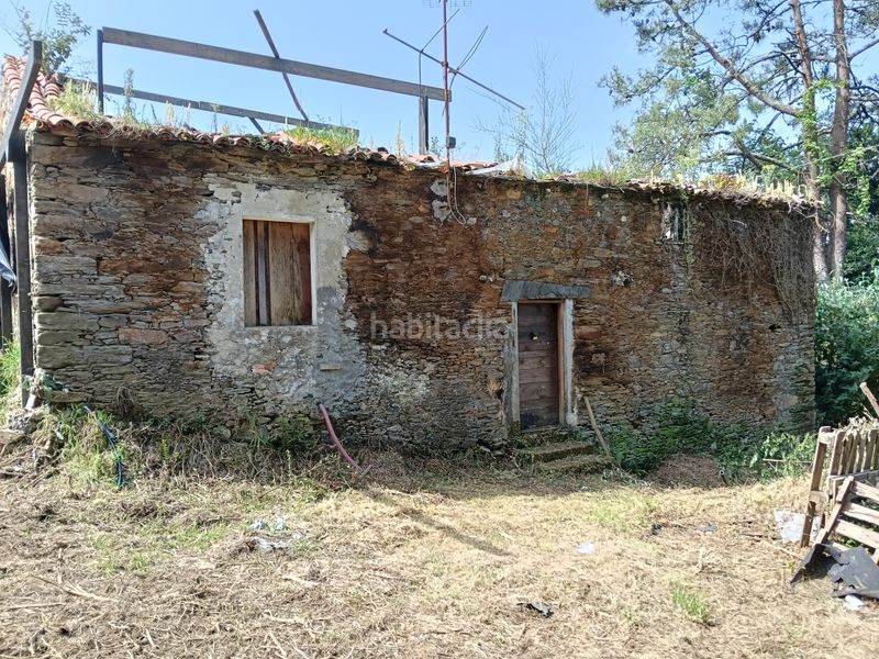 Foto e05bd8cb-b319-4315-af1f-c9b9fbe462ac. Casa amb aparcament a Cesuras