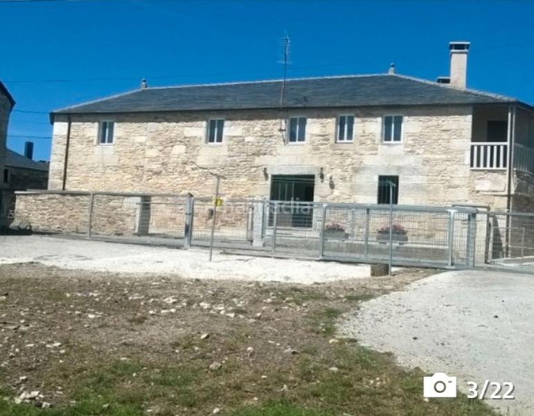 Foto cacc92e0-a49b-42e3-a22a-5c3e8737e4d3. Maison avec parking dans Friol