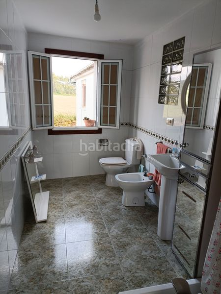 Foto 1b578562-ba6c-42c1-b3c4-8fe9186589f2. Semi detached house with parking in Curtis
