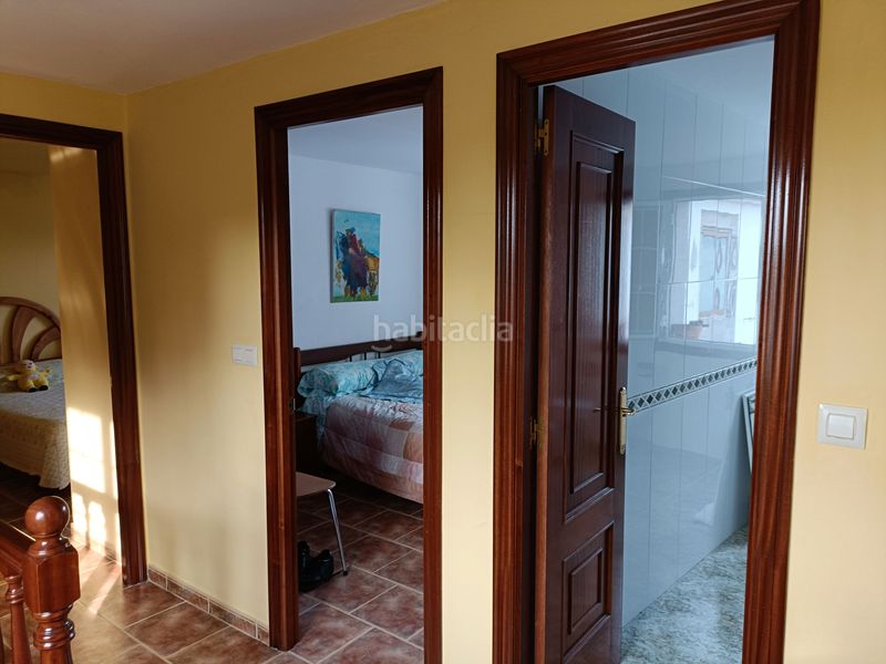 Foto fa3558ba-d2f7-46c8-a0a0-990797223df0. Semi detached house with parking in Curtis