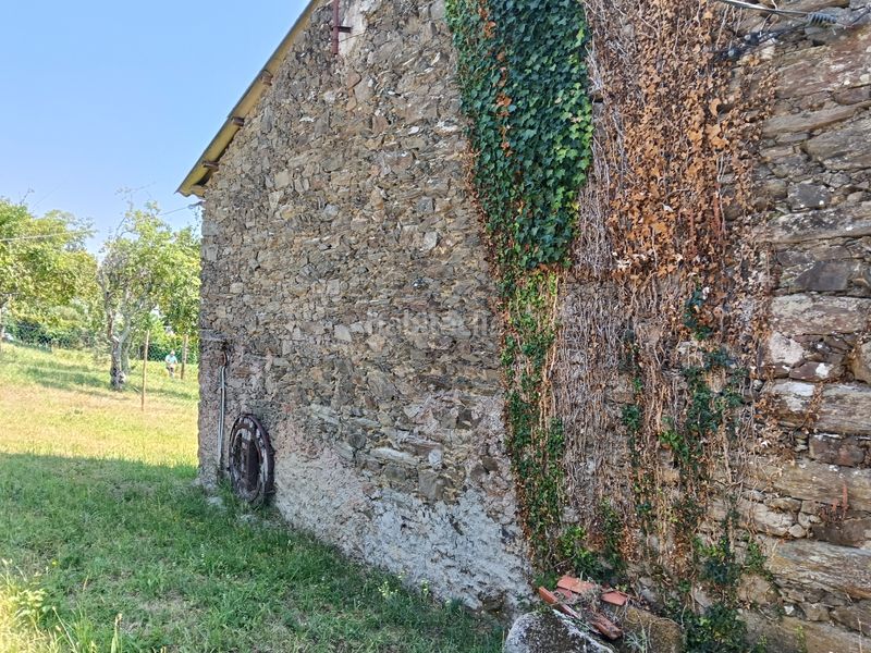Foto a0af9753-f155-4a2a-ba5a-1ba12a12e3df. Casa adossada amb aparcament a Cesuras