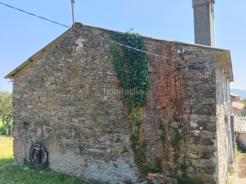 Foto a480d315-6b58-4260-afe8-aae902fb4e3b. Casa adossada amb aparcament a Cesuras