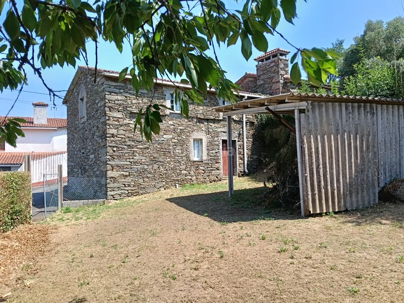Foto 1a386f28-f668-4892-a8a6-971024a3898e. Casa adossada amb aparcament a Cesuras