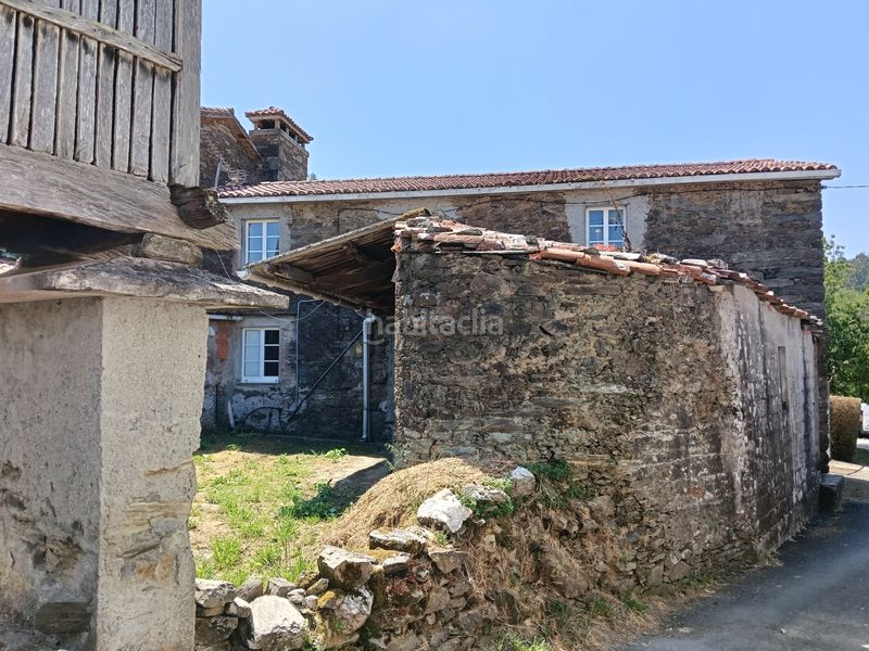 Foto 4ac9d5f2-0f16-420d-b122-42c6aea8242b. Casa adossada amb aparcament a Cesuras