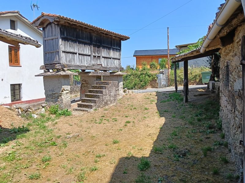 Foto 6817440a-ba9d-4dde-b7b2-f533f8f757a4. Casa adossada amb aparcament a Cesuras