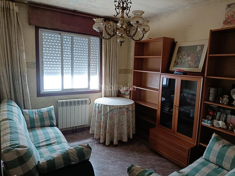 Foto 0e12005c-de8b-4df3-8da1-225937ccfb93. Casa adossada a avenida principal 107 a Curtis