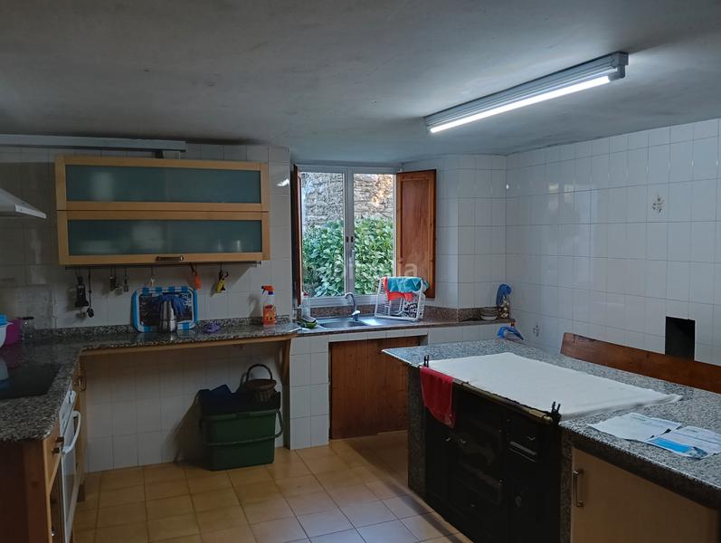 Foto 0592e808-d5d3-4bdb-8cf4-8c122e0ad55d. Casa amb aparcament a Cesuras