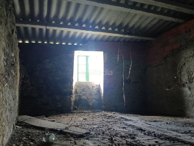 Foto 1238f9ee-fbbd-4e19-af35-ea430f5e1020. Casa adossada a Cesuras