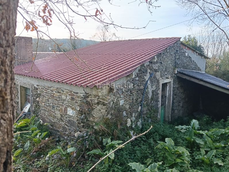 Foto 66cc274b-f609-42a5-b078-02037fdbbd6a. Casa adossada a Cesuras