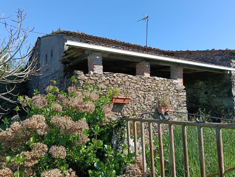 Foto 1c5ff61c-2ec0-4aa5-b097-3077562b7b70. Casa adossada a Oza dos Ríos
