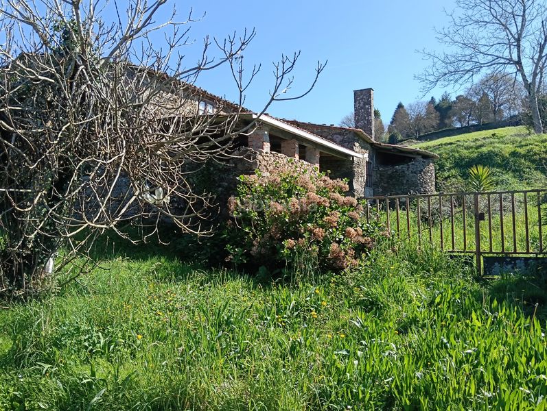 Foto e74288d4-d16c-4e43-91af-41584ad2eae0. Casa adossada a Oza dos Ríos