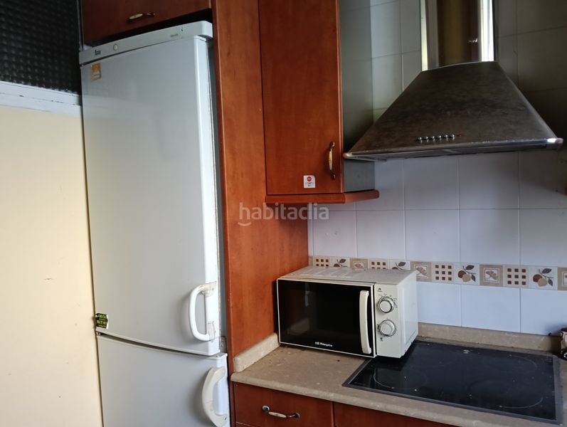 Foto f1b6b52a-ef9a-4fc7-94a1-83e8ee718959. Casa adosada en Betanzos