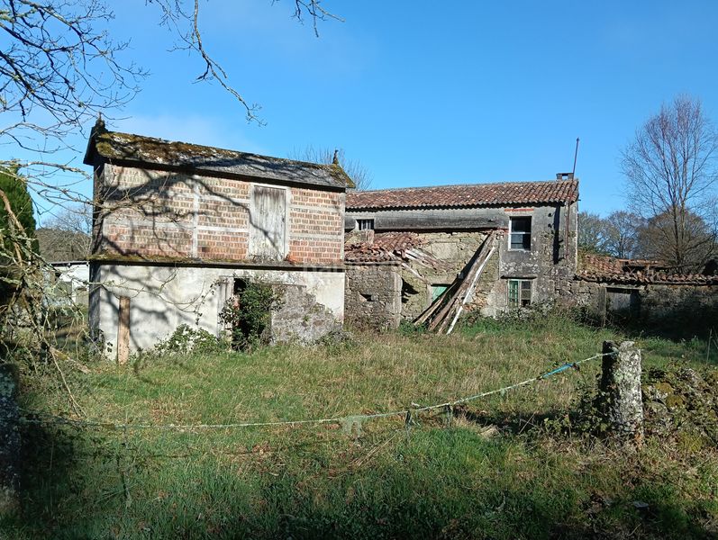 Foto 2f756dc9-a5fb-40b5-a74d-53e4e4030912. Casa amb aparcament a Oza dos Ríos
