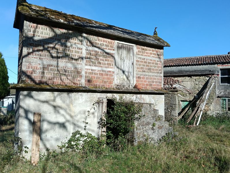 Foto 80aec5f5-a836-4788-92dc-8a2a81a9eda3. Casa amb aparcament a Oza dos Ríos