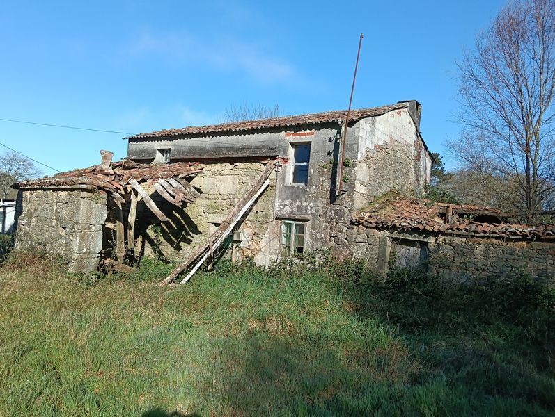 Foto b8f4e9f9-bab0-4ae6-b969-21385206398a. Casa amb aparcament a Oza dos Ríos