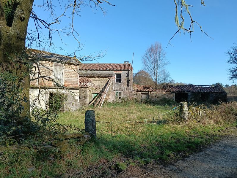 Foto e87fce2d-befc-40eb-95af-00d036817976. Casa amb aparcament a Oza dos Ríos