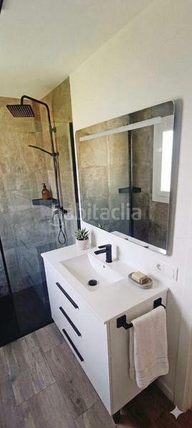 Foto 4bd2579d-4773-44ad-854b-2df6ef609d86. Casa adossada amb calefacció a Bergondo