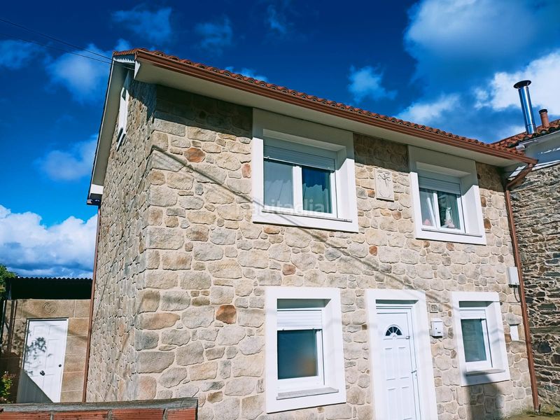 Foto f63d2f10-c3c7-4c5e-b0cb-a986788dd4cf. Casa adossada amb calefacció a Bergondo