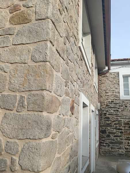 Foto fe5eb958-d866-4873-aeb7-da3e908f07ce. Casa adossada amb calefacció a Bergondo