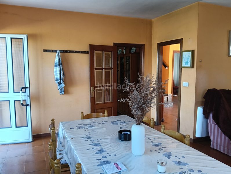 Foto 00e088d2-b2a4-4571-abb4-161f8f50df6c. Casa amb aparcament a Coirós