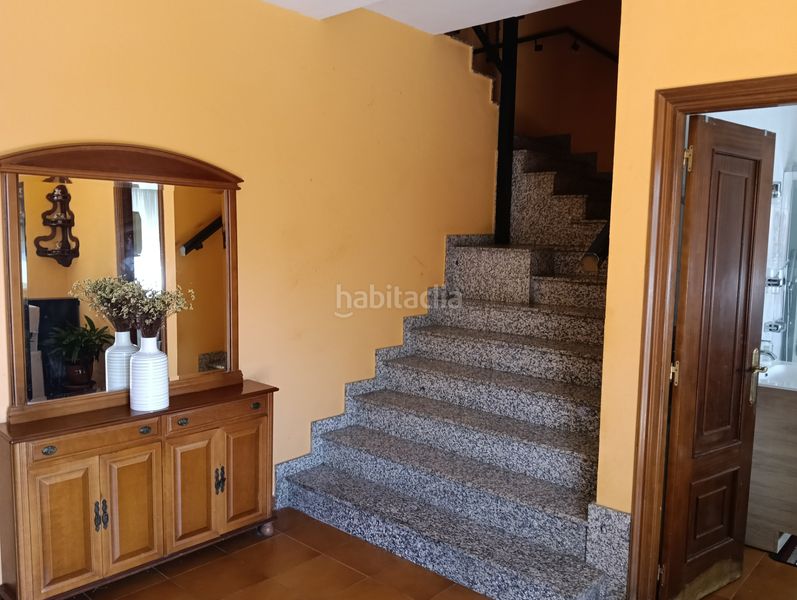 Foto aae33ae6-a4f2-40ec-8f71-ae4db4df5cb6. Casa amb aparcament a Coirós