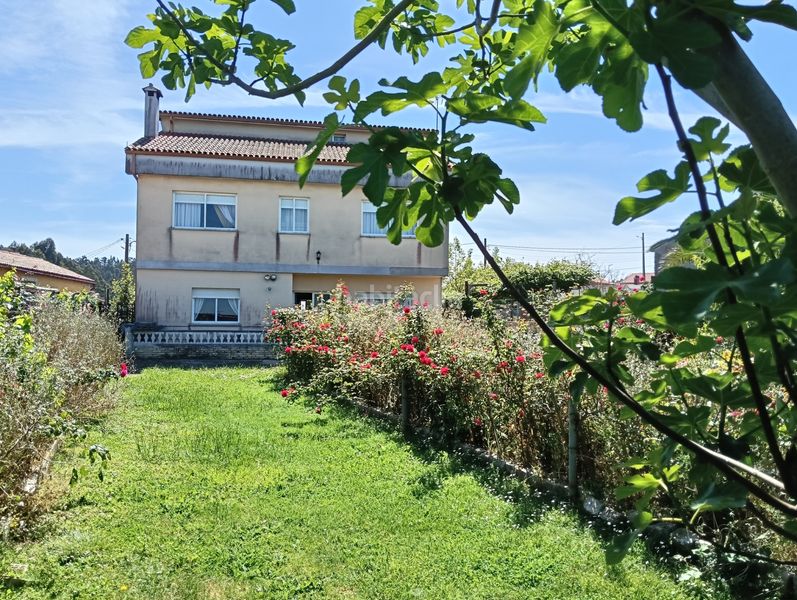 Foto cff5ebf0-1cfe-4605-b15a-895634fa9d0b. Casa amb aparcament a Coirós