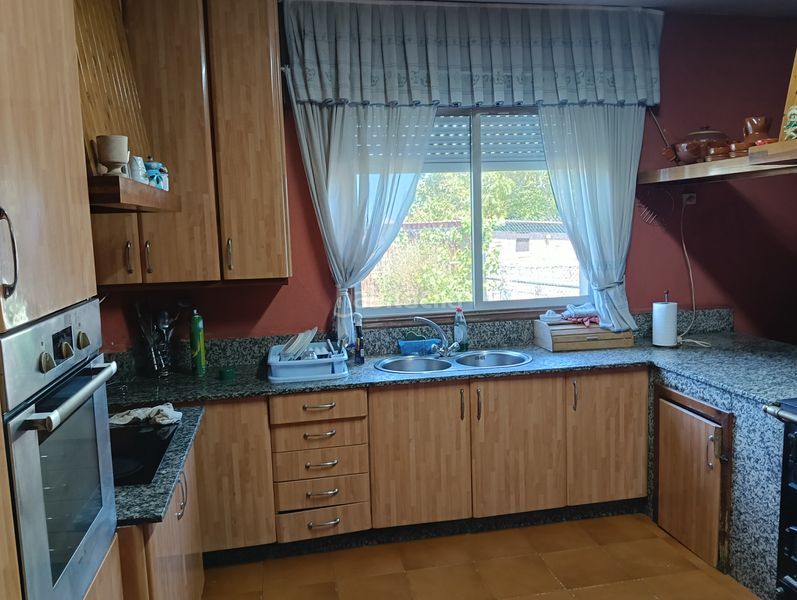 Foto d2a99d10-4991-408b-874d-6c891fdc0a08. Casa amb aparcament a Coirós