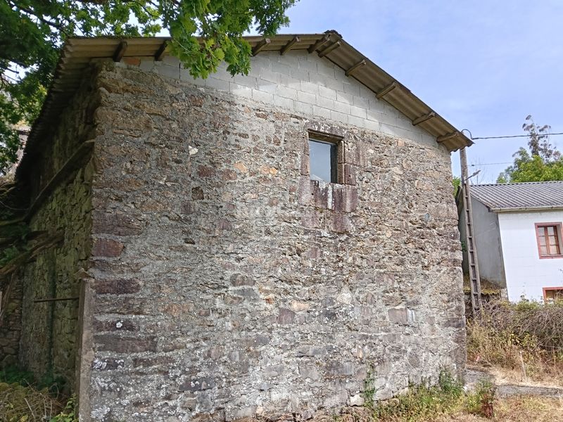 Foto b0070df1-8ee7-4995-ae87-21fe2e6a48f2. Casa adossada a Curtis