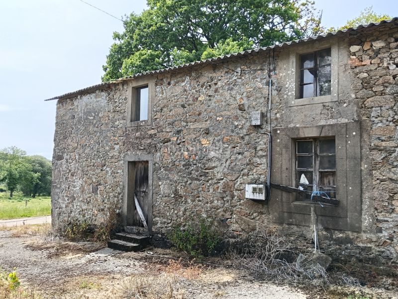Foto b14efc35-f395-4f49-be01-627c2e389f17. Casa adossada a Curtis