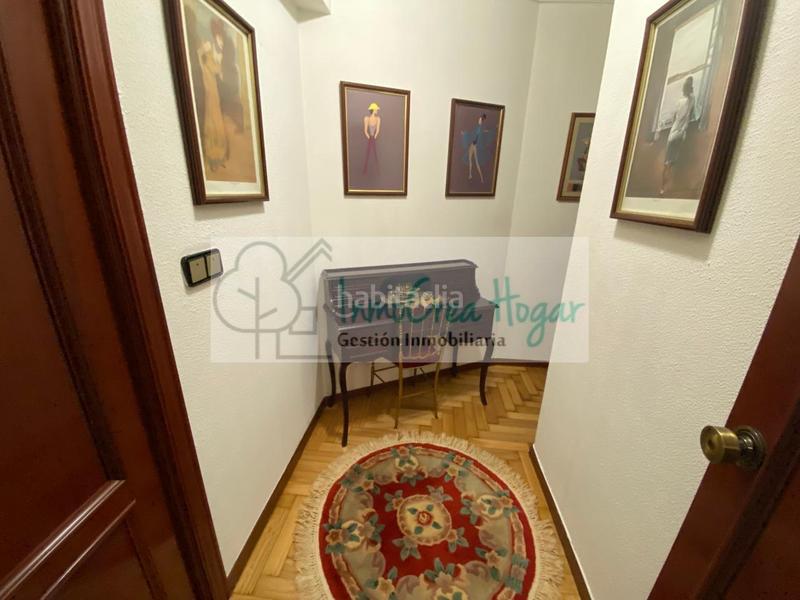 Foto df09dd4e-e38a-4f6f-827e-5f5365c7f2ce. Piso en O Castro Vigo