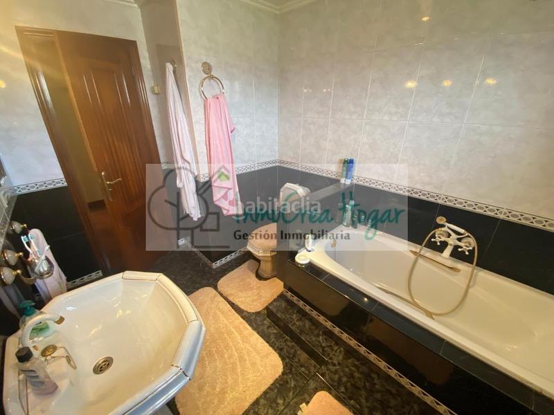 Foto 52899e91-ea03-4845-aeb0-ae3fec718a0d. Chalet con riscaldamento parcheggio piscina in Navia Vigo