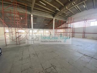 Capannone industriale in Mos