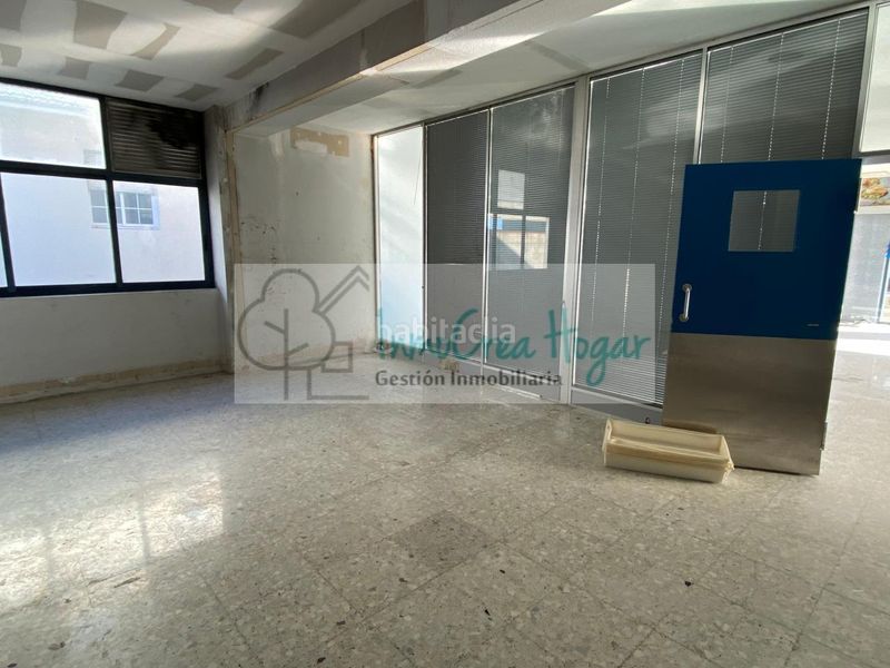 Foto 4a7e7b3a-edbb-4575-877e-9bb0e20b9f5b. Lloguer local comercial a Mos