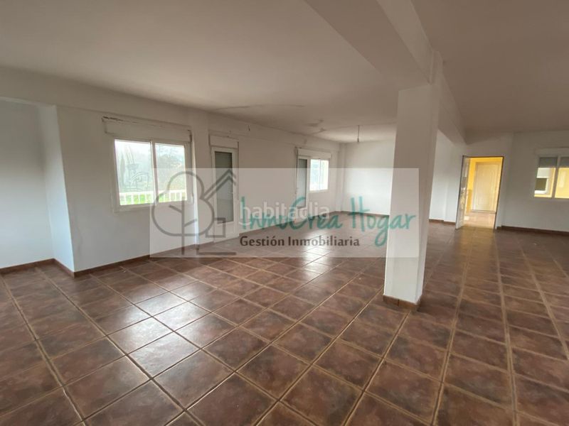 Foto 79bdaeeb-8191-42d3-8749-d0645e771b06. Local comercial en Porriño (O)