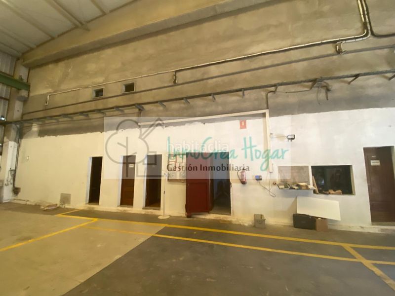 Foto 972dba72-294a-41fd-bc64-dc8abce2bd68. Nau industrial a Ponteareas