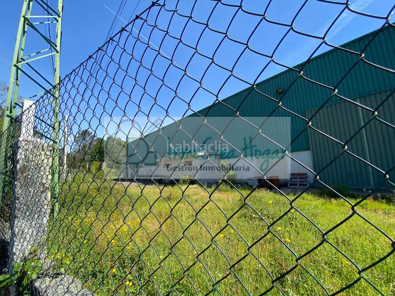 Foto c821c8cd-b384-4dfa-9131-d2daa0df7269. Nau industrial a Ponteareas