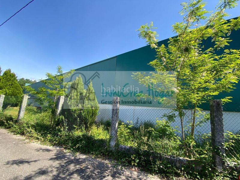 Foto ca023b2a-6530-410b-b292-35e44e631895. Nau industrial a Ponteareas