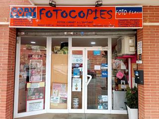 Local Comercial a Carrer de la botànica 1. Se  vende local con traspaso de negocio en la selva del camp