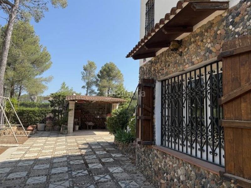Foto a68e7f4a-841e-4674-a6d7-4db6e57a2caf. Casa atención! fantástica oportunidad de adquirir un chalet rústico con encanto en la prestigiosa urbanización mas del plata de cabra d en Cabra del Camp