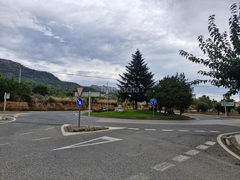 Foto fbeb0fcf-816c-4154-8c52-ae065c2a63da. Parking voiture dans Alforja