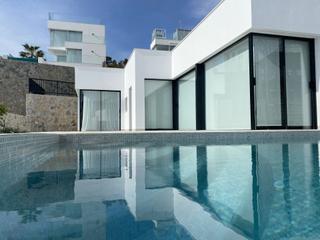 Xalet a Balcón de Finestrat-Terra Marina. Espaciosa moderna villa con vistas panorámicas.
