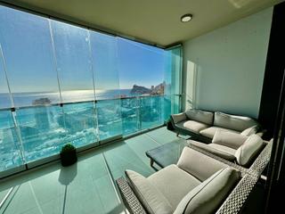 Apartament a Playa Poniente. Magnifico apartamento con espectaculares vistas al mar.