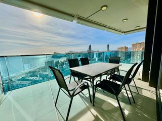 Lloguer Apartament a Playa Poniente. Espectacular apartamento con vistas al mar en la playa poniente