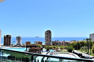 Lloguer Apartament a Playa Poniente. Magnifico apartamento con espectaculares vistas al mar.