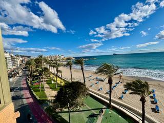 Appartement à Centro Urbano. Amplio apartamento en primera linea de playa poniente