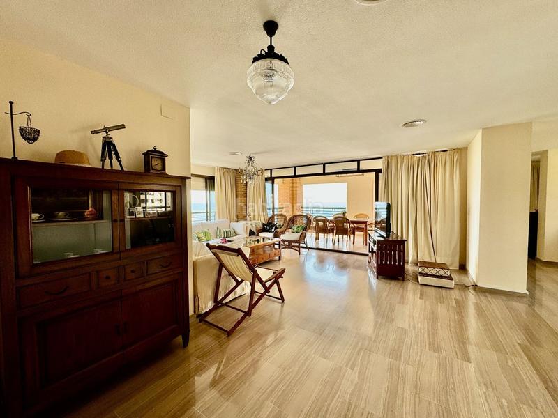 Foto 9aec326e-f388-464c-b2fe-9c5635f40fbe. Ático impresionante ático en la mejor zona en Playa Poniente Benidorm