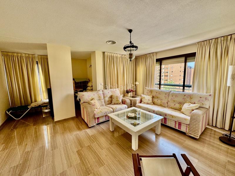 Foto b821610f-18c3-4d0e-9d19-480a3b5fcf8e. Ático impresionante ático en la mejor zona en Playa Poniente Benidorm